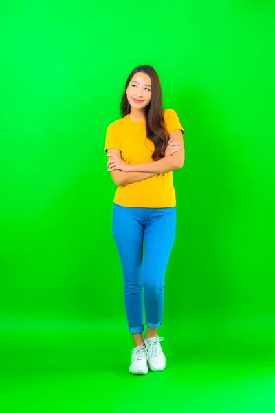 Portret Mooie Jonge Aziatische Vrouw Glimlach Met Actie Groen Geïsoleerde — Stockfoto