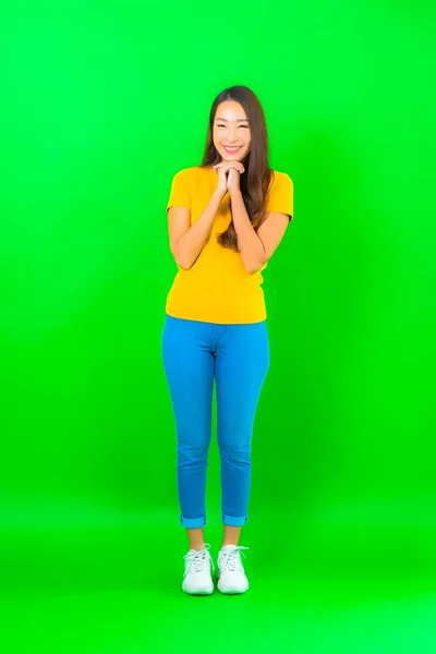 Portret Mooie Jonge Aziatische Vrouw Glimlach Met Actie Groen Geïsoleerde — Stockfoto