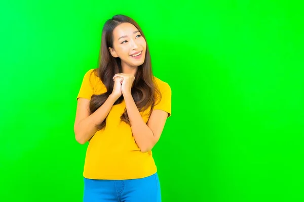 Portret Mooie Jonge Aziatische Vrouw Glimlach Met Actie Groen Geïsoleerde — Stockfoto