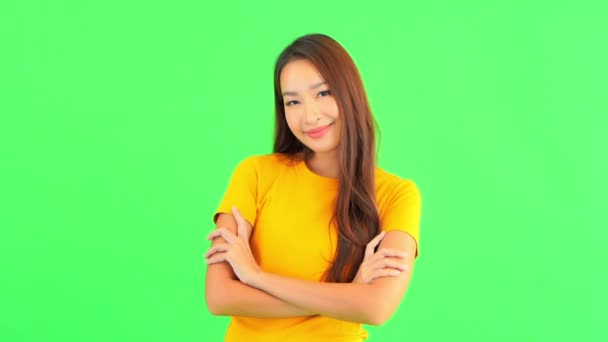 Images Jeune Femme Asiatique Shirt Jaune Avec Les Bras Croisés — Video