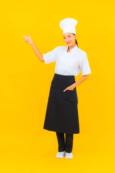 Ritratto Bella Giovane Donna Asiatica Chef Cuoco Uniforme Con Cappello — Foto Stock