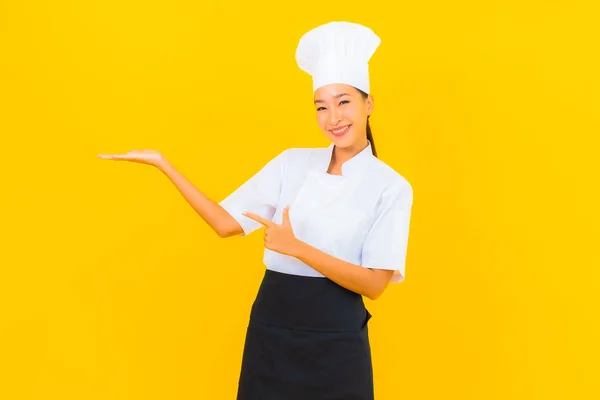 Ritratto Bella Giovane Donna Asiatica Chef Cuoco Uniforme Con Cappello — Foto Stock