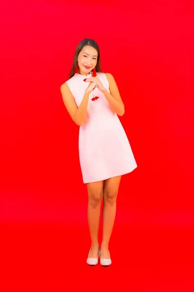 Portret Mooie Jonge Aziatische Vrouw Dragen Chinese Nieuwjaar Kleding Rode — Stockfoto