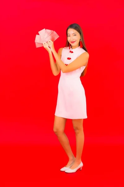 Portrait Beautiful Young Asian Woman Red Envelope Letter Red Background — Stock Photo, Image
