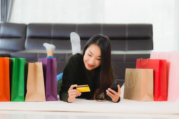 Portrait Beautiful Young Asian Woman Shopping Bag Credit Card Mobile — Stock Photo, Image