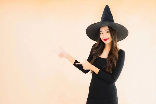 Porträtt Vacker Ung Asiatisk Kvinna Bära Halloween Kostym Färg Isolerad — Stockfoto