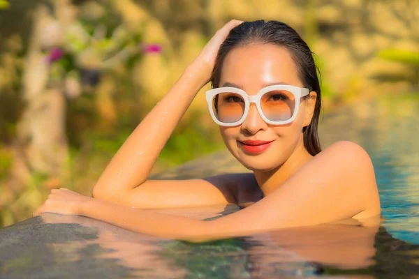 Portrait Beautiful Young Asian Woman Enjoy Relax Swimming Pool Leisure — Stock Photo, Image