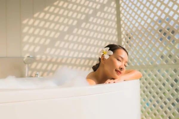 Portrait Jeune Asiatique Femme Relax Prendre Bain Dans Baignoire Pour — Photo