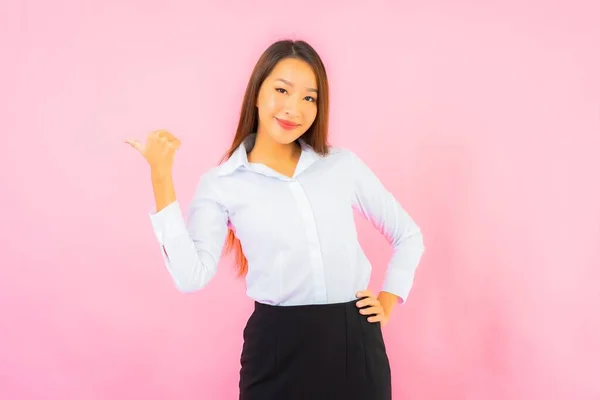 Portret Mooie Jonge Business Aziatische Vrouw Met Actie Roze Geïsoleerde — Stockfoto