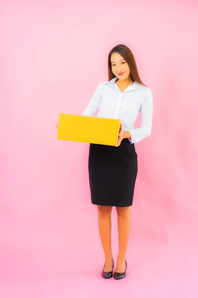 Portrait Beautiful Young Asian Woman Box Packaging Ready Shipping Pink — Stock Photo, Image