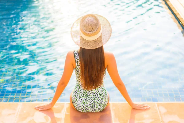 Portret Mooie Jonge Aziatische Vrouw Ontspannen Glimlach Genieten Vrijetijdsbesteding Rond — Stockfoto