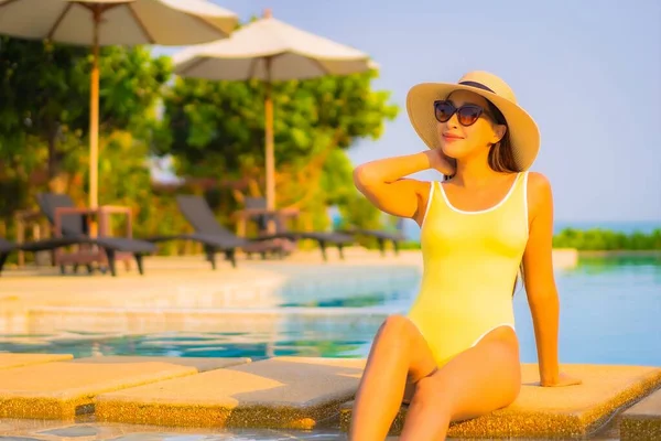 Portrait Beautiful Young Asian Woman Relax Smile Enjoy Leisure Swimming — Stock Photo, Image