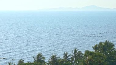 Güzel dalgalı denizin sakin görüntüleri.