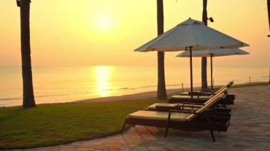 Güzel dalgalı denizin sakin görüntüleri.