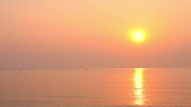 Güzel dalgalı denizin sakin görüntüleri.