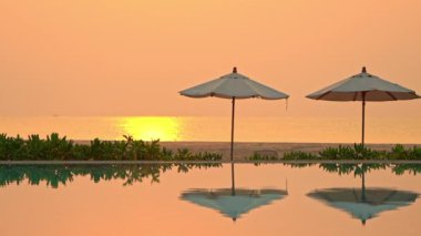 Güzel dalgalı denizin sakin görüntüleri.