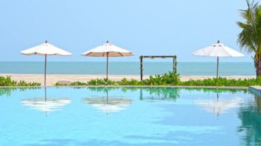 Güzel dalgalı denizin sakin görüntüleri.