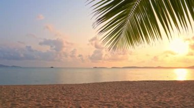 Güzel dalgalı denizin sakin görüntüleri.