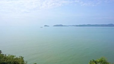 Güzel dalgalı denizin sakin görüntüleri.