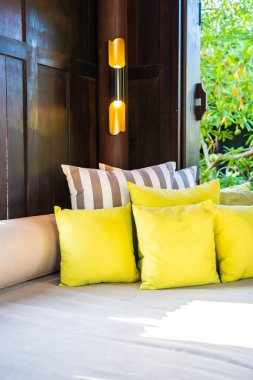 Oturma odasının iç dekorasyonu için yastık. Dinlenmek için.