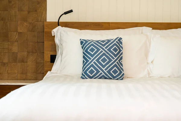 Зручна Біла Подушка Прикрасі Ліжка Інтер Єрі Спальні — стокове фото