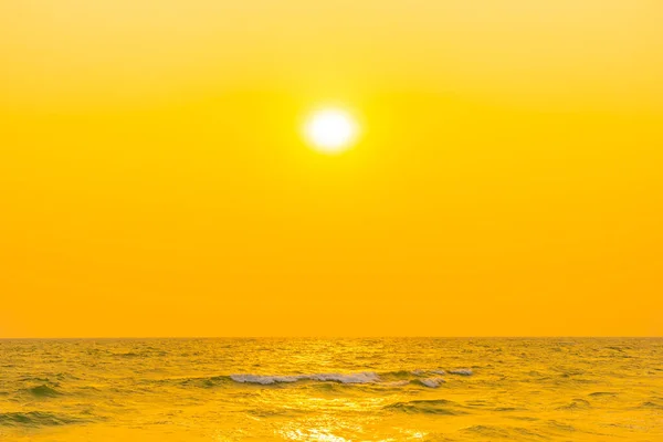 Vacker Tropisk Natur Havsstrand Havet Vid Solnedgång Eller Soluppgång Tid — Stockfoto