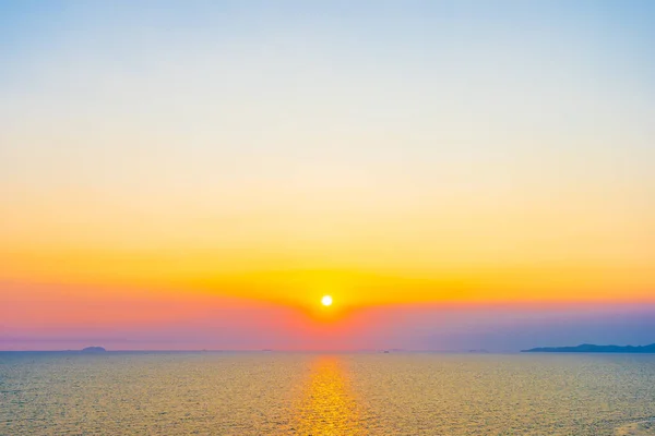 Schöner Sonnenuntergang Oder Sonnenaufgang Rund Meer Ozean Bucht Mit Wolken — Stockfoto