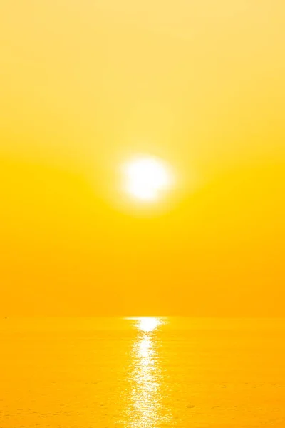 日落或日出时供游玩的海滨景观 — 图库照片