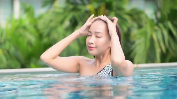 Footage Beautiful Young Asian Woman Relax Smile Leisure Outdoor Swimming — Stock Video