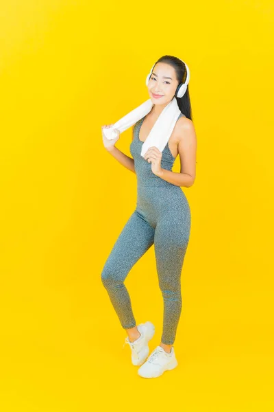 Retrato Hermosa Joven Mujer Asiática Usar Ropa Deportiva Teléfono Para — Foto de Stock