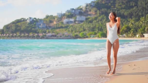 Séquences Belle Femme Asiatique Détendre Sur Bord Mer Pendant Les — Video