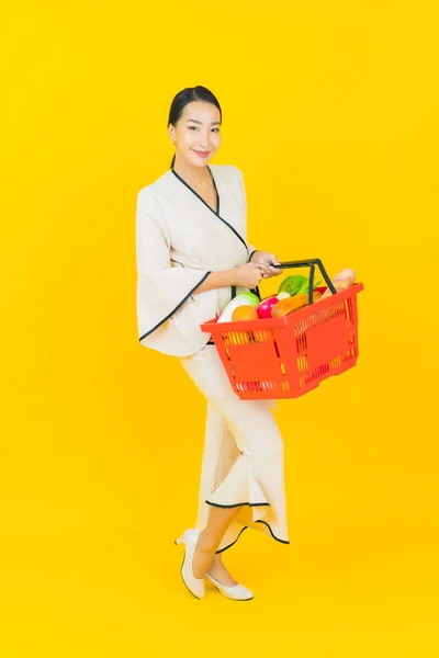 Retrato Bonito Jovem Negócio Asiático Mulher Com Compras Cesta Mercearia — Fotografia de Stock