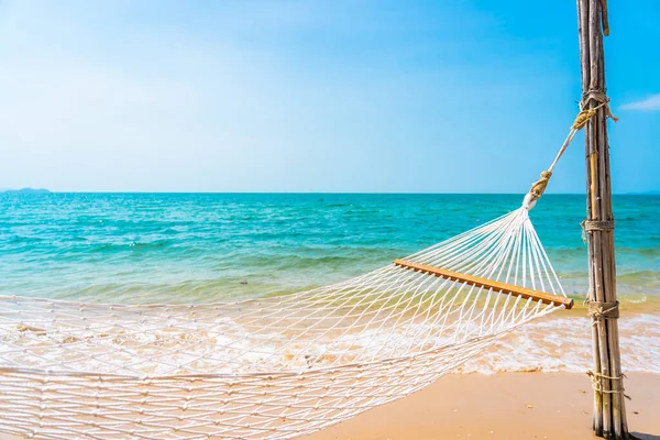 Leere Weiße Hängematte Meer Strand Ozean Für Freizeit Reise Urlaubskonzept — Stockfoto