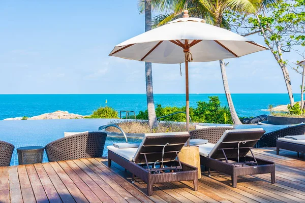 Umbrella Chair Outdoor Swimming Pool Hotel Resort Sea Ocean View — Stock Photo, Image