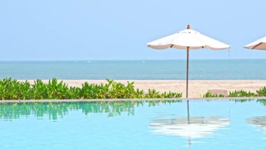 Güzel dalgalı denizin sakin görüntüleri.