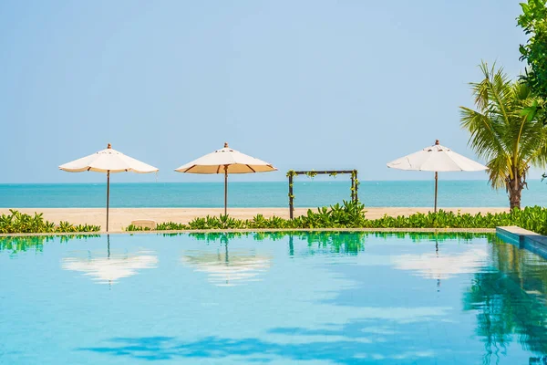 Umbrella Chair Outdoor Swimming Pool Hotel Resort Nearly Sea Ocean — Stock Photo, Image