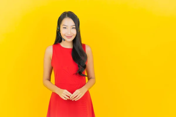 Portrait Belle Jeune Femme Asiatique Avec Casque Pour Communication Service — Photo