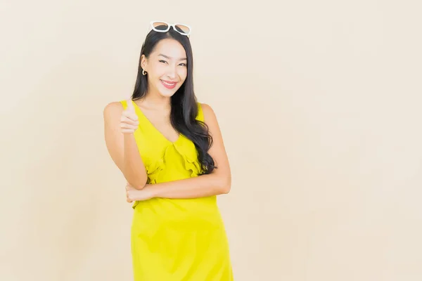 Portrait Beautiful Young Asian Woman Smile Action Cream Background — Stock Photo, Image