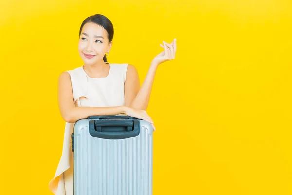 Portrait Belle Jeune Femme Asiatique Avec Sac Bagages Passeport Prêt — Photo