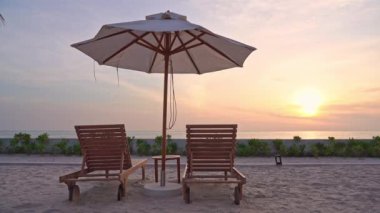 Güzel dalgalı denizin sakin görüntüleri.