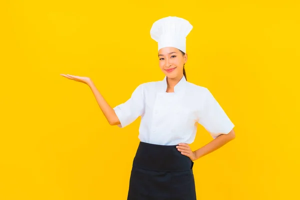 Ritratto Bella Giovane Donna Asiatica Chef Cuoco Uniforme Con Cappello — Foto Stock