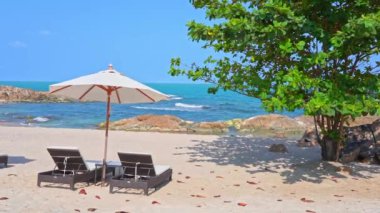 Güzel dalgalı denizin sakin görüntüleri.