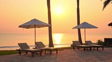 Güzel dalgalı denizin sakin görüntüleri.