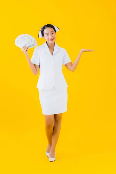 Retrato Bonito Jovem Asiático Mulher Tailandês Enfermeira Com Monte Dinheiro — Fotografia de Stock