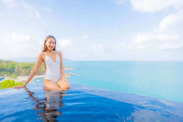 Portrét Krásná Mladá Asijská Žena Relax Úsměv Volný Čas Kolem — Stock fotografie