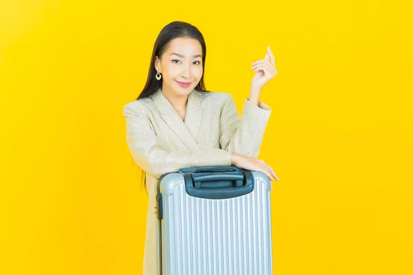 Portrait Belle Jeune Femme Asiatique Avec Sac Bagages Passeport Prêt — Photo