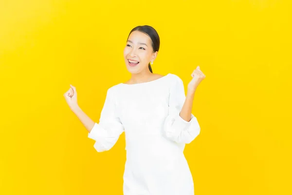 Portrait Beautiful Young Asian Woman Smile Action Color Background — Stock Photo, Image