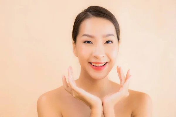 Portrait Cantik Wajah Muda Asia Wanita Dengan Kecantikan Spa Wellness — Stok Foto