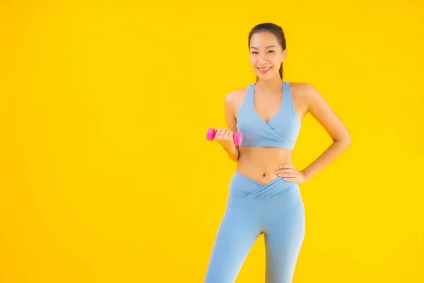 Retrato Hermosa Joven Asiática Mujer Con Mancuerna Ropa Deportiva Listo — Foto de Stock