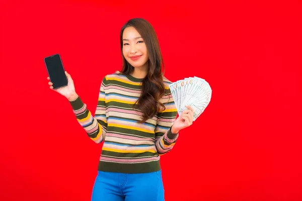 Porträt Schöne Junge Asiatische Frau Mit Bargeld Und Handy Auf — Stockfoto